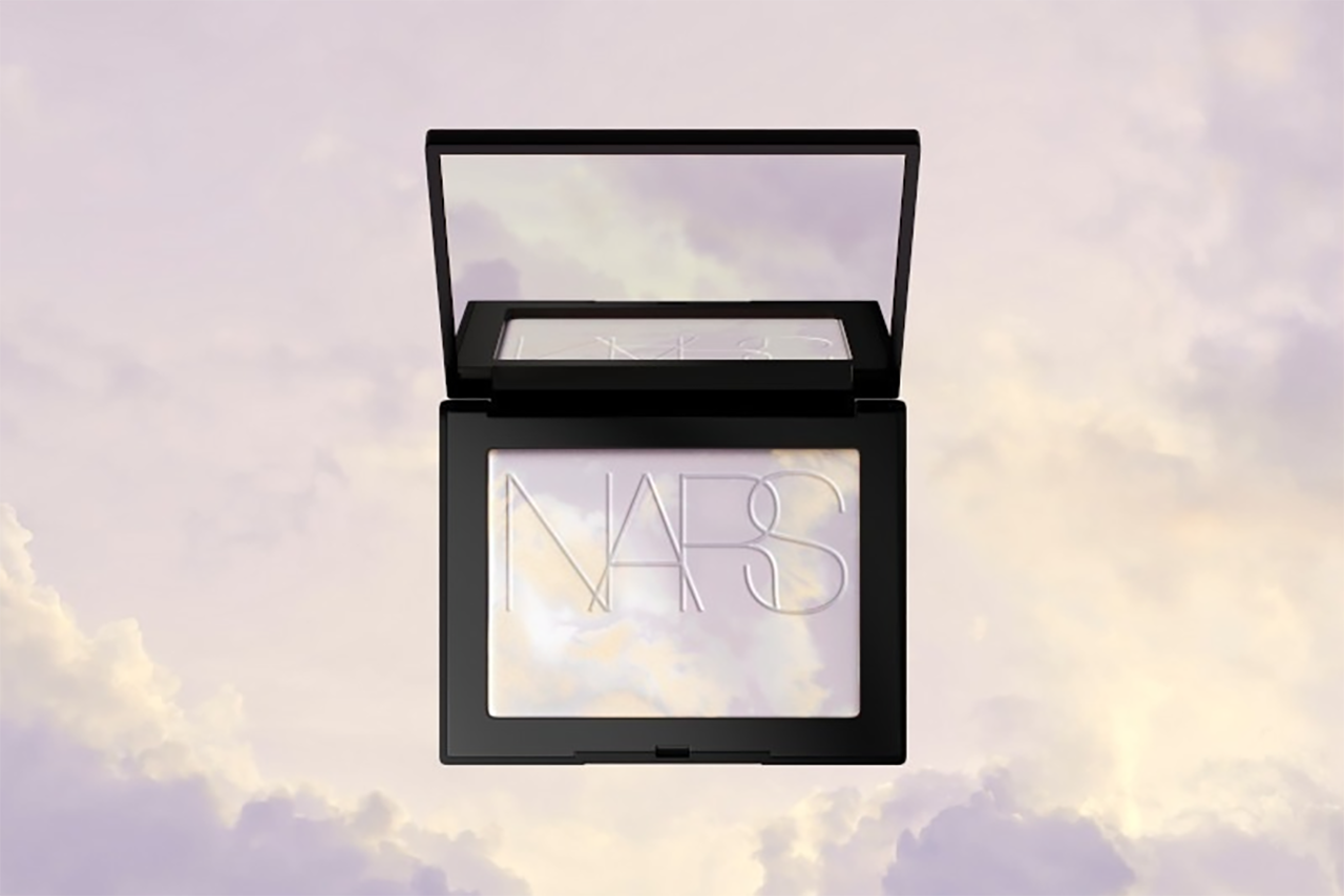 光を味方に透明感を演出、NARSの限定“リフ粉”が登場
