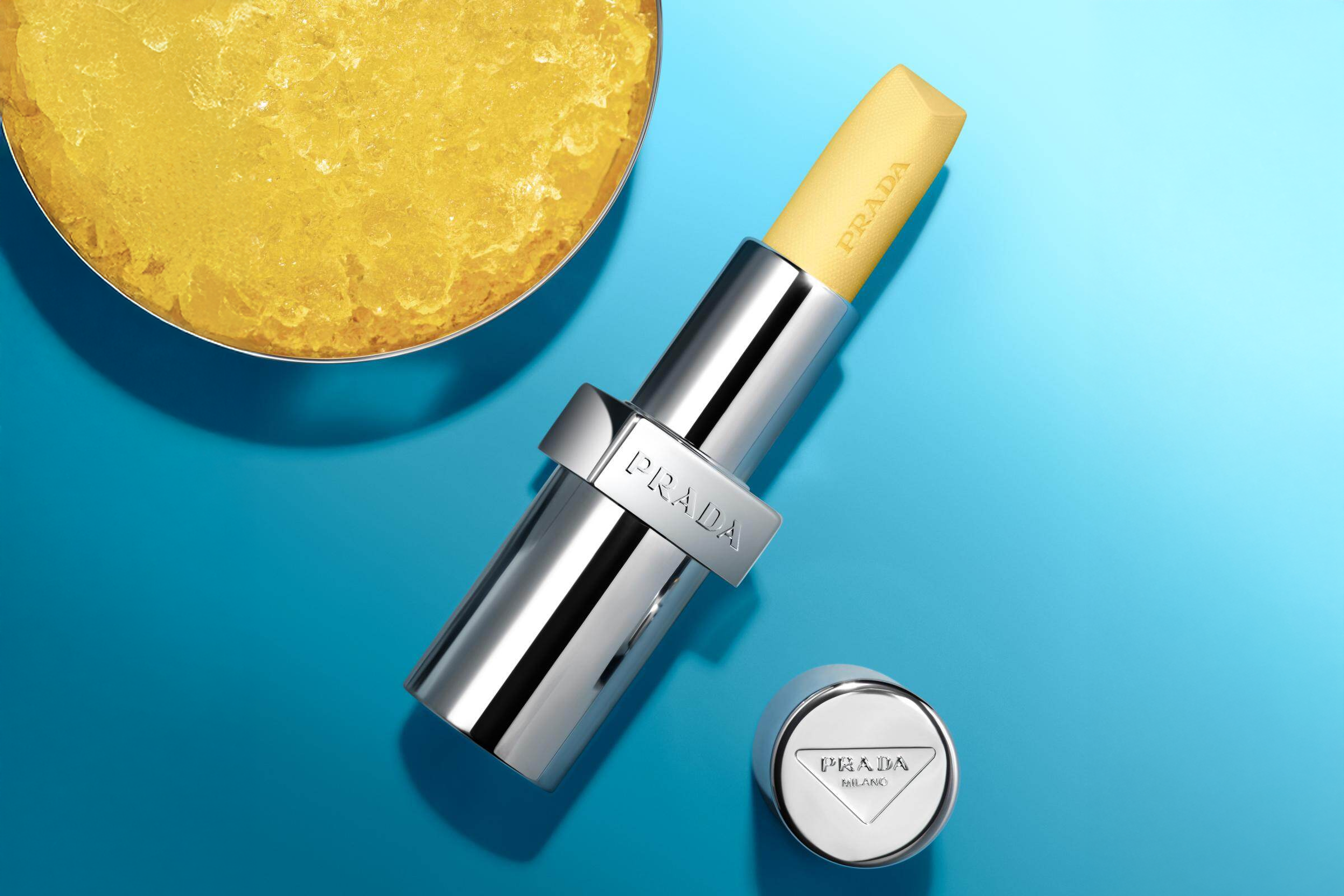 プラダ「バナナバーム」登場　香りと彩りで魅せる秋リップ