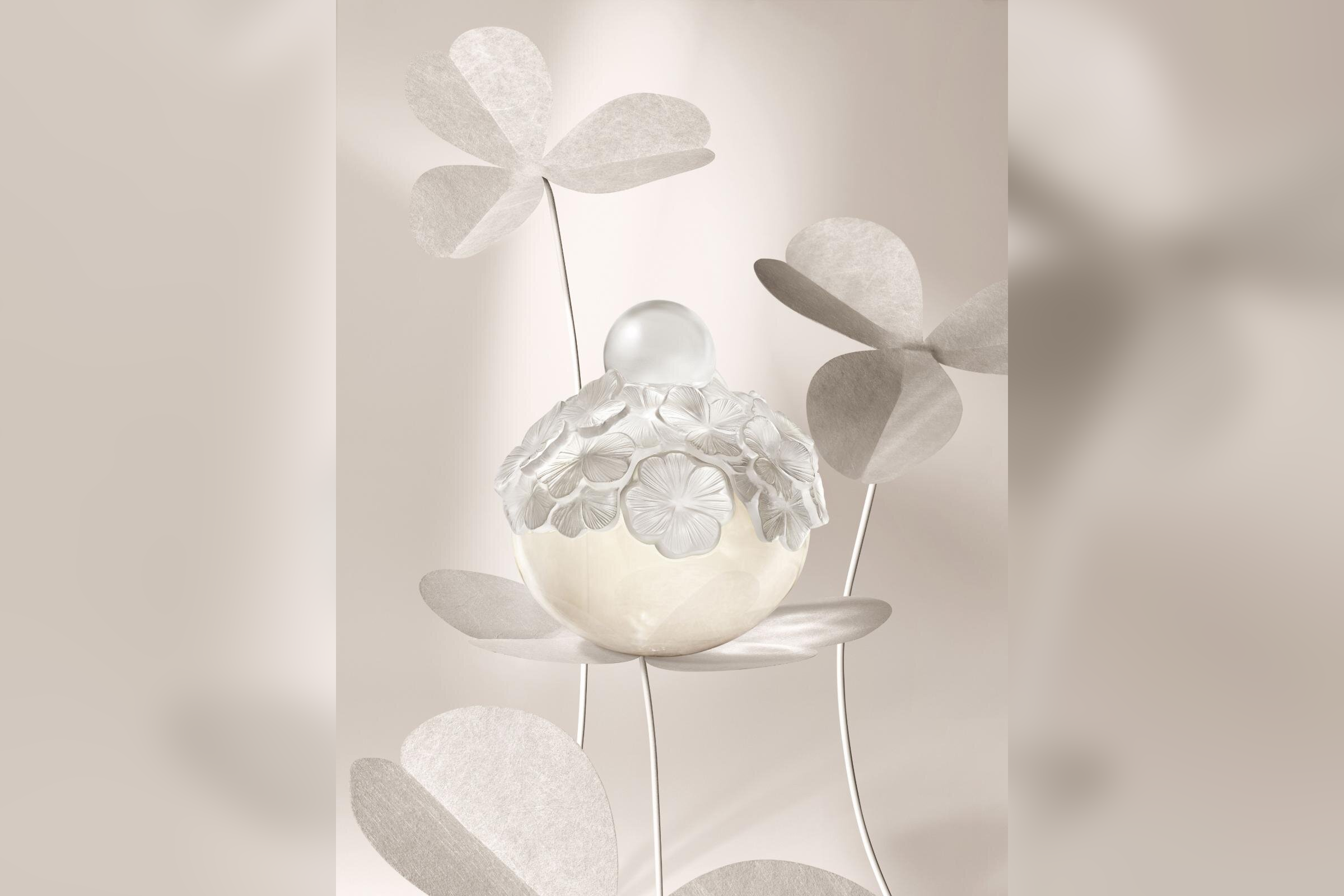 ミキモトとラリック、初のコラボフレグランスを発売